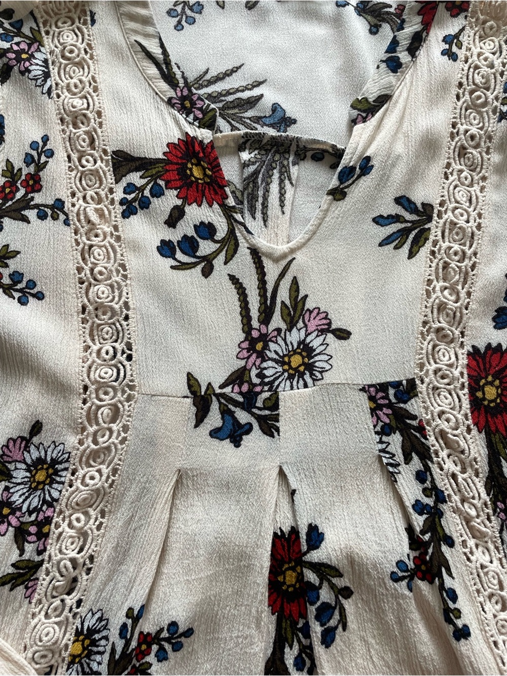 Blu Pepper Cream Floral V-Neck Blouse - Picture 3 of 5